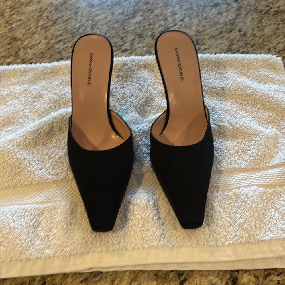 Banana Republic Woman’s Black Satin Heels Size 10. Gently used. Originally $ 98